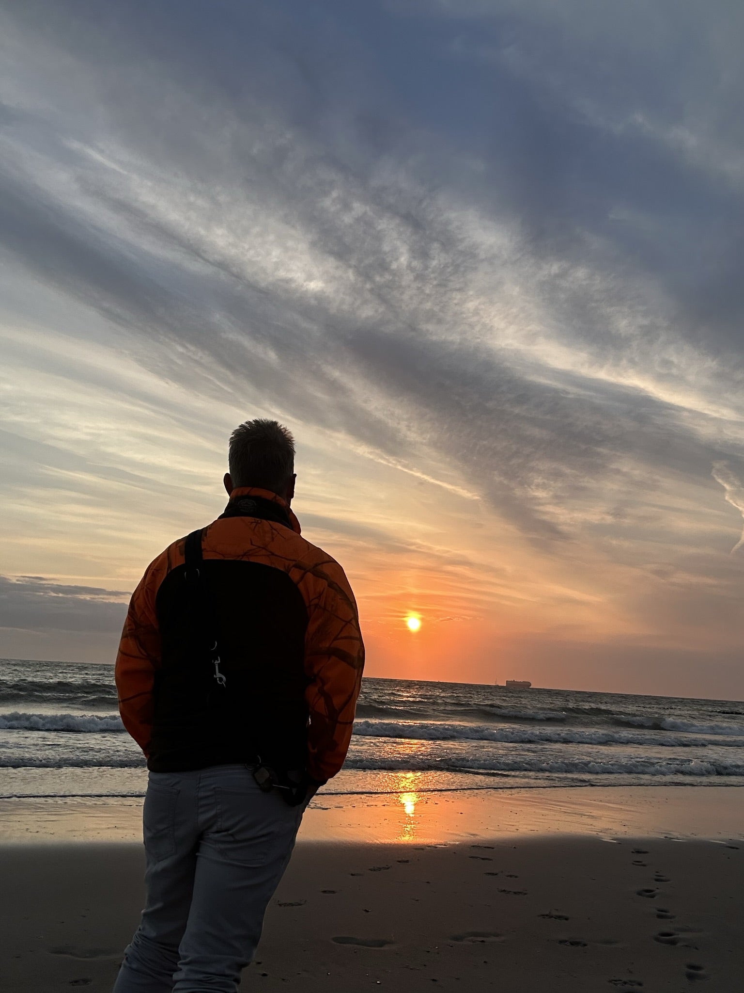 Markus am Meer bei Sonnenuntergang