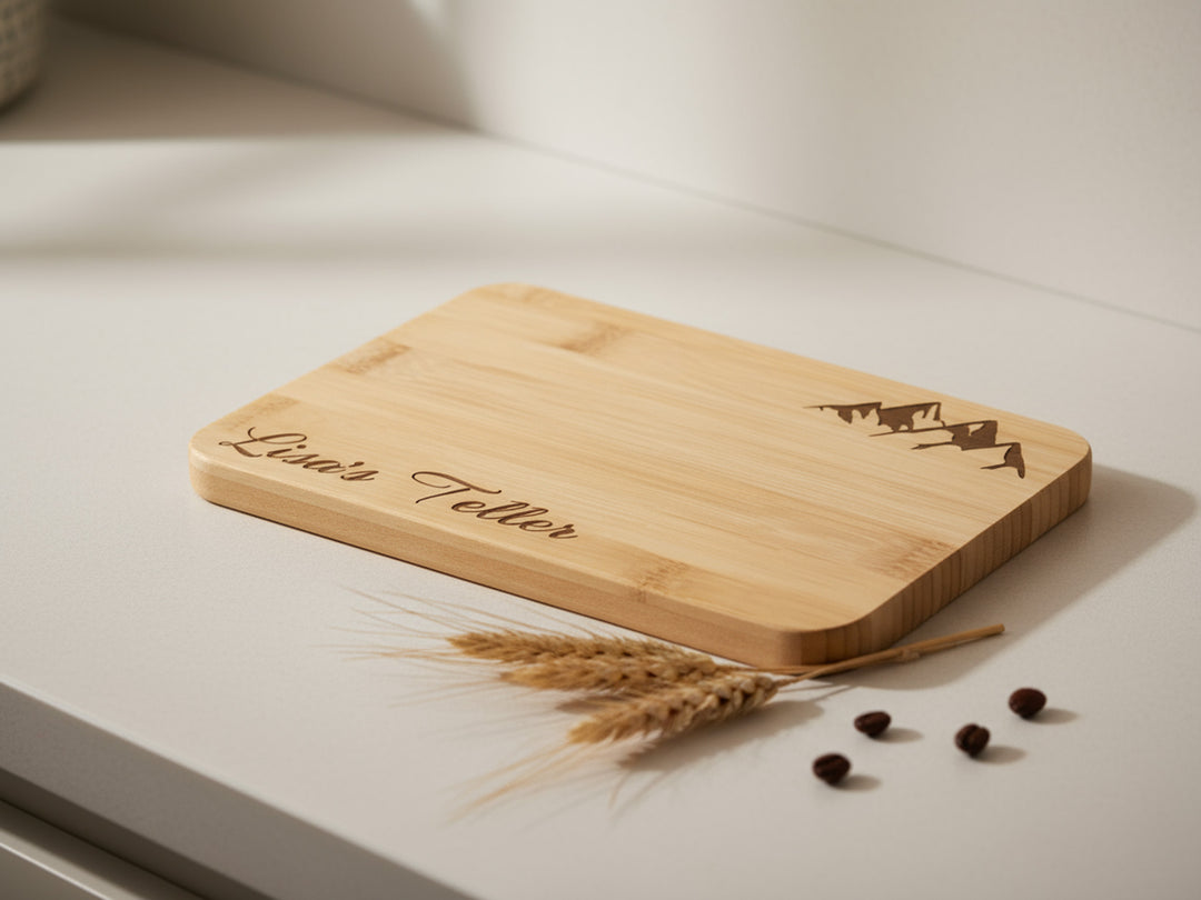 Personalisiertes Frühstücksbrett mit Gravur aus Buche oder Bambus