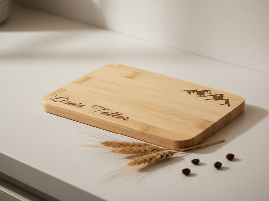Personalisiertes Frühstücksbrett mit Gravur aus Buche oder Bambus