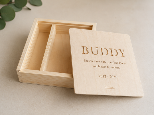 Personalisierte Erinnerungsbox aus Holz mit Line-Art Portrait und Text
