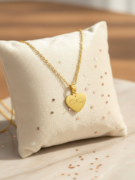 Goldfarbene Herzkette mit Gravur - personalisiert mit Name Datum oder Symbol
