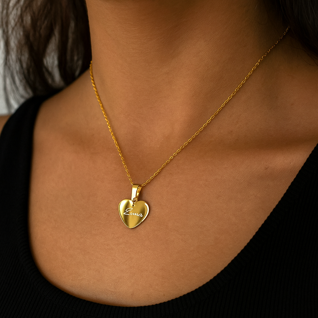 Goldfarbene Herzkette mit Gravur - personalisiert mit Name Datum oder Symbol