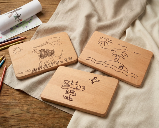 Die Kunst deines Kindes graviert auf Holz - Persönliches Frühstücksbrett Geschenk von Kindern
