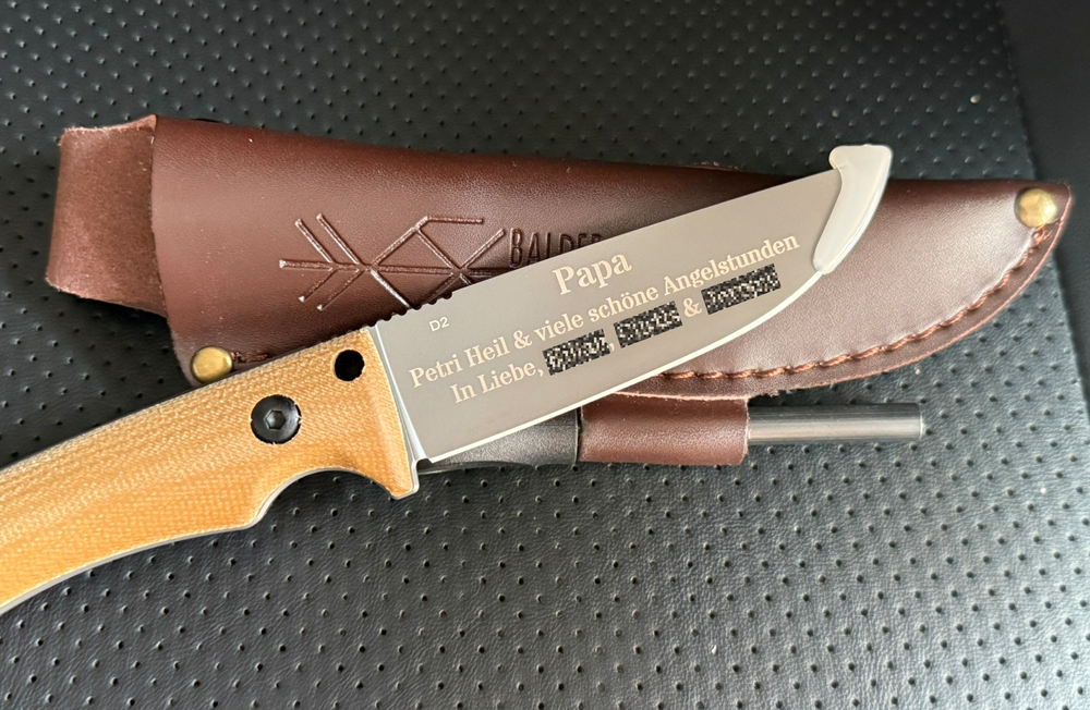Persönliche Widmung auf einem Messer