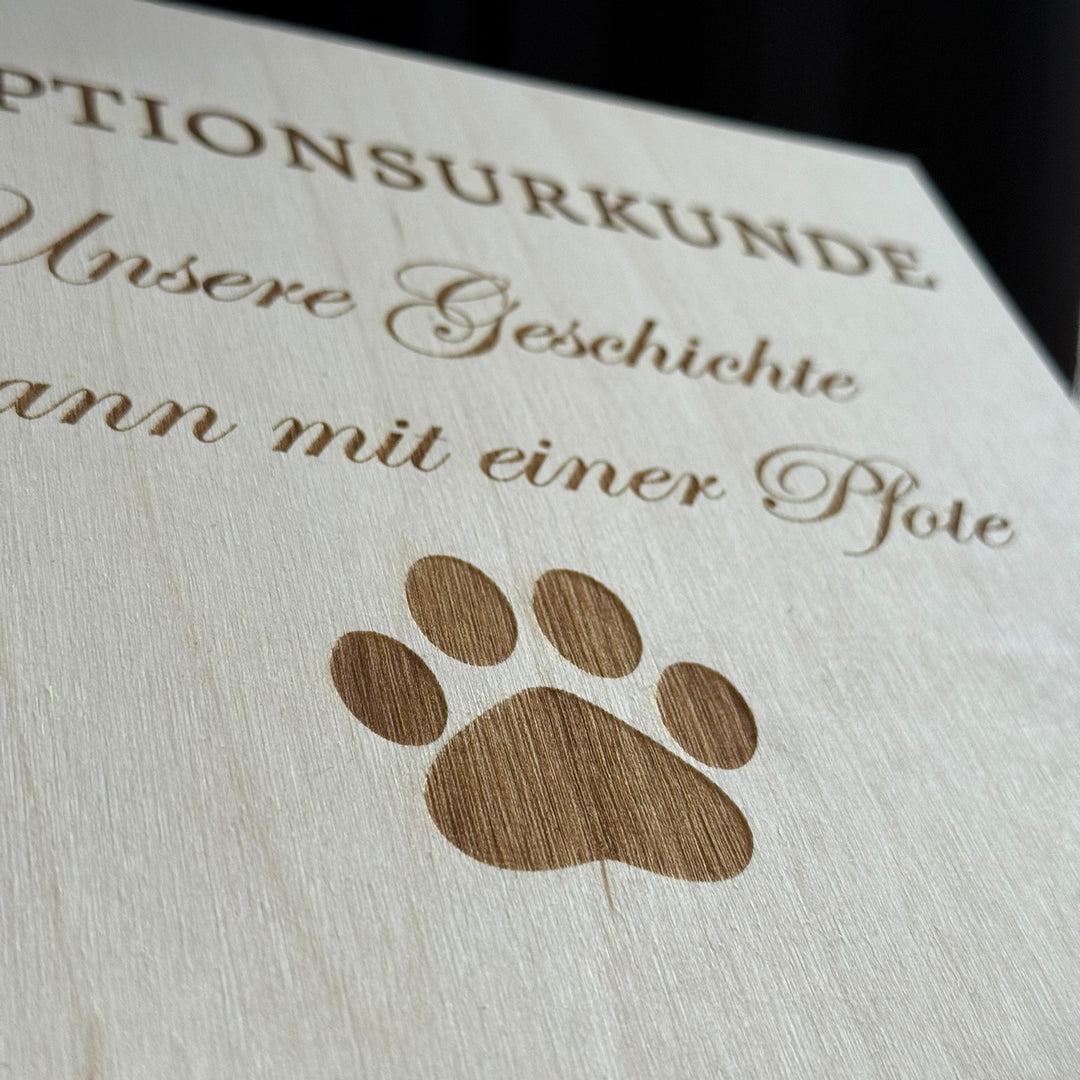 Adoptionsurkunde Haustier mit Gravur - Unsere Geschichte begann mit einer Pfote