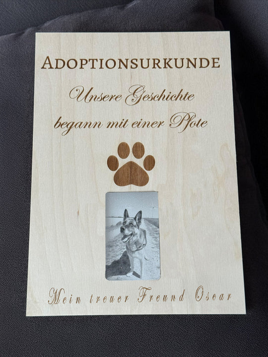 Adoptionsurkunde Haustier mit Gravur - Unsere Geschichte begann mit einer Pfote