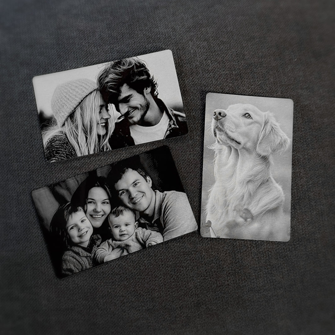 Mehrere personalisierte Fotokarten mit Motiven von Paar, Familie und Haustier