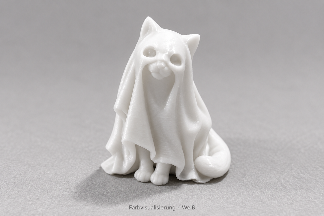 Digitale Farbvisualisierung der sitzenden Geisterkatze in Weiß, mit spitzen Ohren, Gesicht im Laken, zwei Vorderpfoten und seitlich eingerolltem Schwanz. Weiß ohne Leuchteffekt.