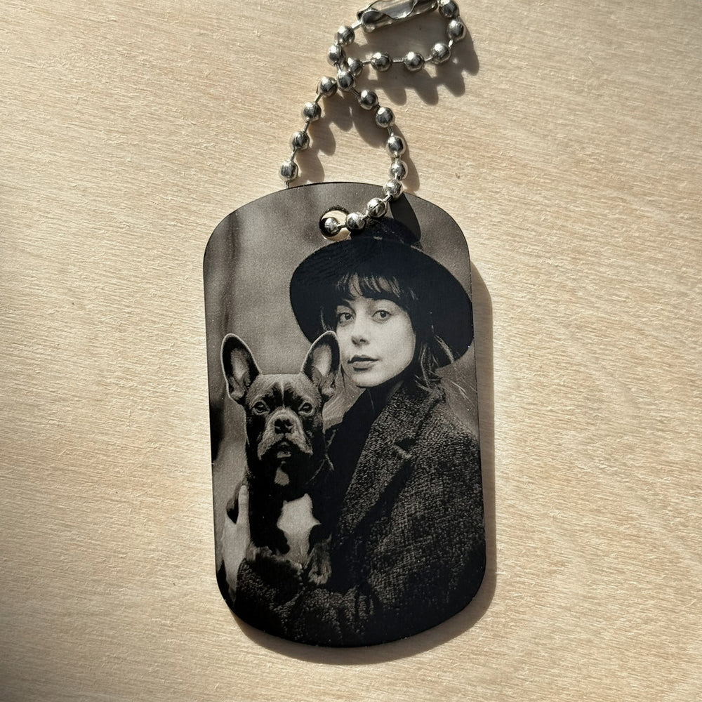 Personalized black aluminum tag with portrait, symbol selection and text 