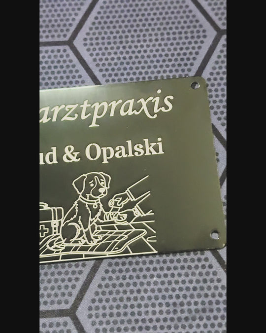 Personalisiertes Aluminiumschild mit Gravur