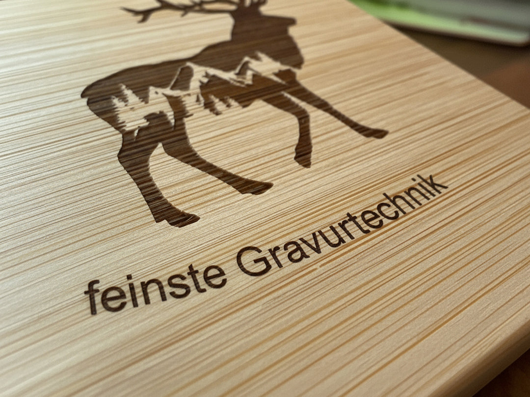Personalisiertes Frühstücksbrett mit Gravur aus Buche oder Bambus