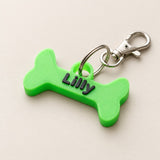 Leuchtende Hundemarke in Knochenform mit Name